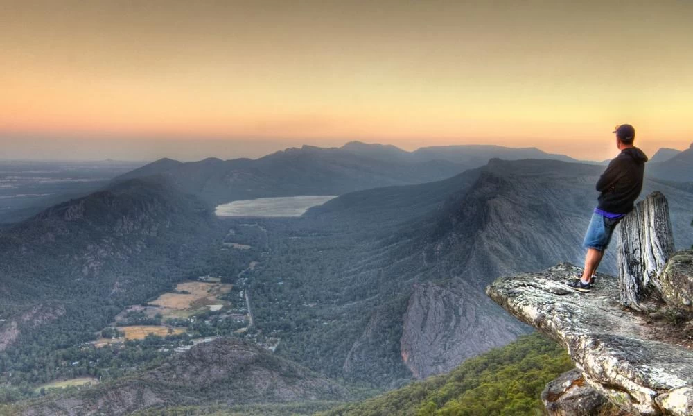 Πήγε να βγάλει την "τέλεια φωτογραφία" και γκρεμοτσακίστηκε από γκρεμό 80 μέτρων!